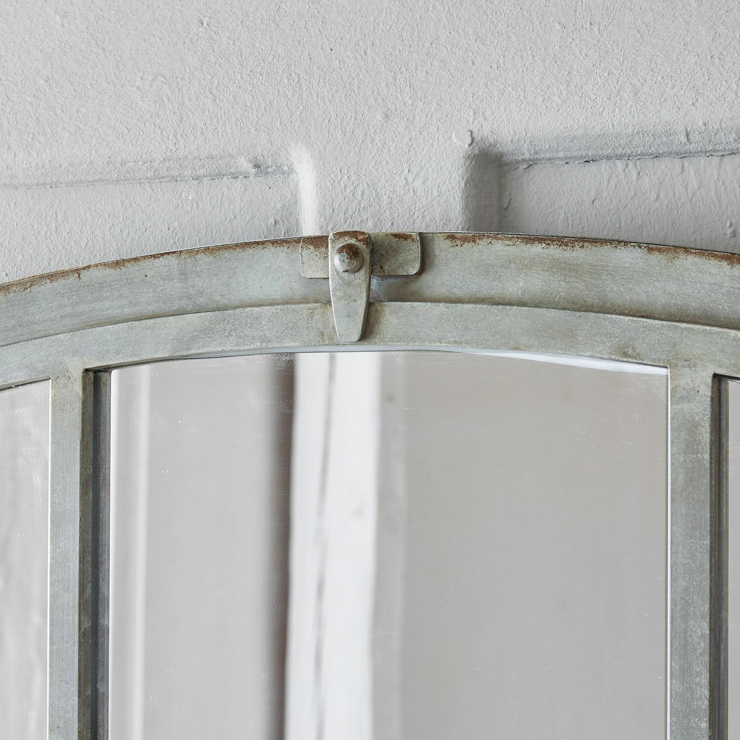 Loberon Spiegel Bayaert, Luxuriöse Nostalgie, Erinnert an Historische Fenster, Antik-Finish, Wohn-Accessoire, Eisen, Spiegelglas, antikgrau | Luxuriöse Nostalgie, Erinnert an Historische Fenster, Antik-Finish, Wohn-Accessoire, Eisen, Spiegelglas