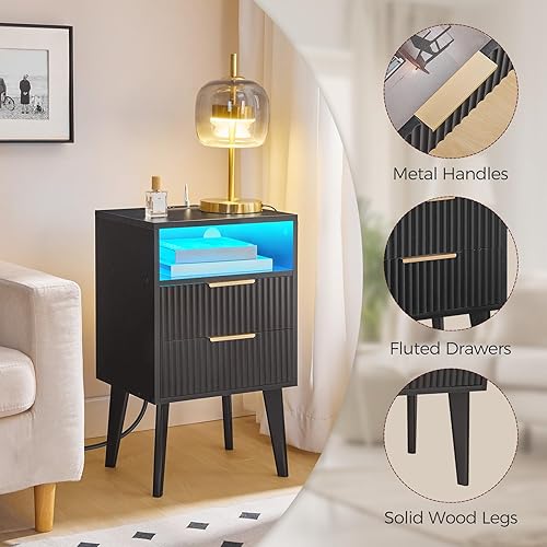 Miniatura 8 de Mesa auxiliar, mesita de noche acanalada con estación de carga y luces LED, mesa auxiliar moderna con 2 cajones y 1 compartimento abierto, para sala