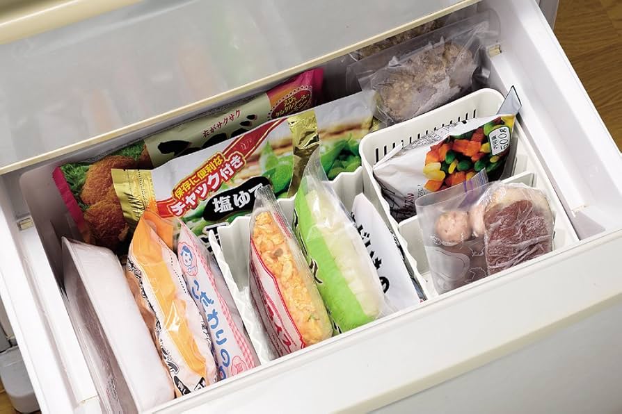 シルバー冷蔵庫 上部冷凍庫 仕切り棚付き 　　　( あや ) シルバー冷蔵庫 上部冷凍庫 仕切り棚付き ( あや ) シルバー