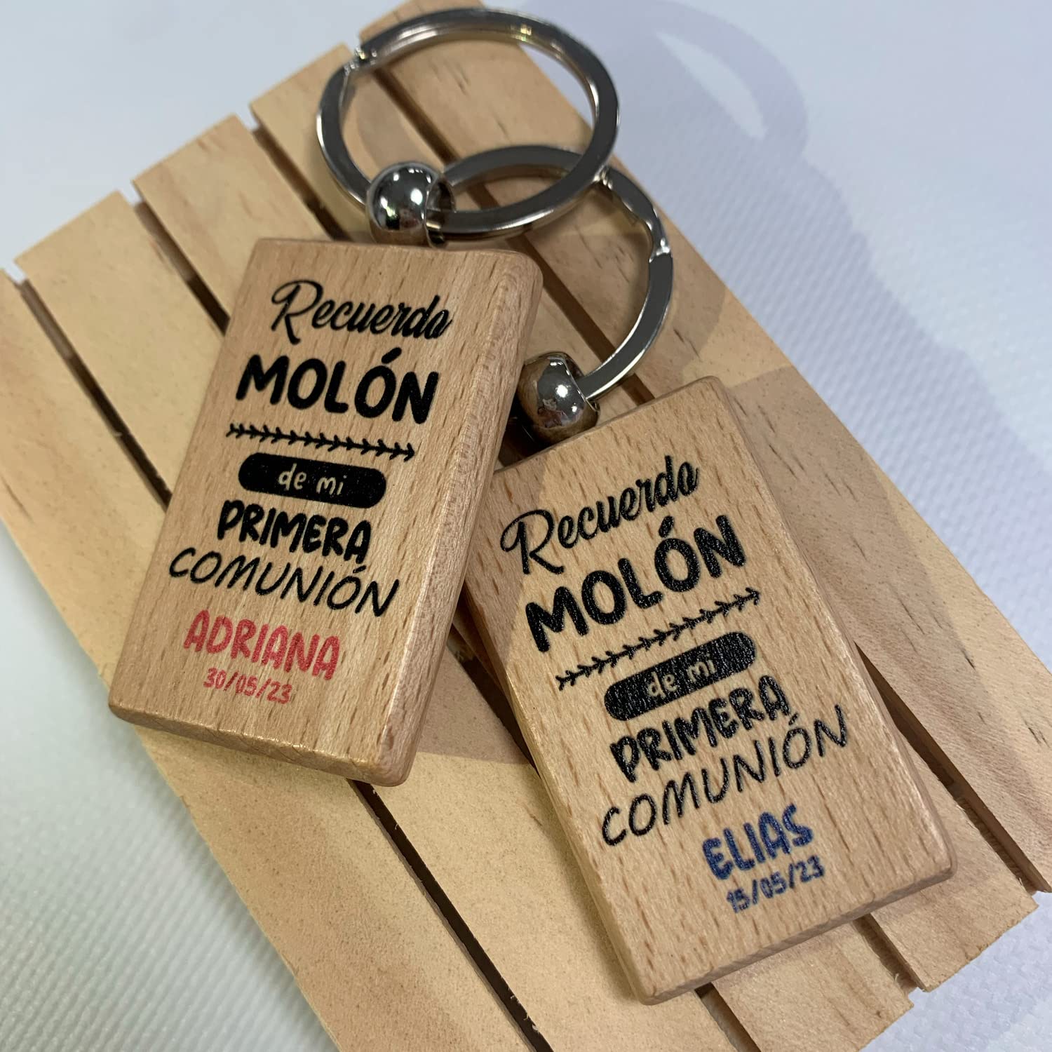Lote 30 llaveros primera comunión personalizados frase Recuerdo Molón - Llaveros Madera Originales, Regalos, Detalles y Recuerdos de Comunión