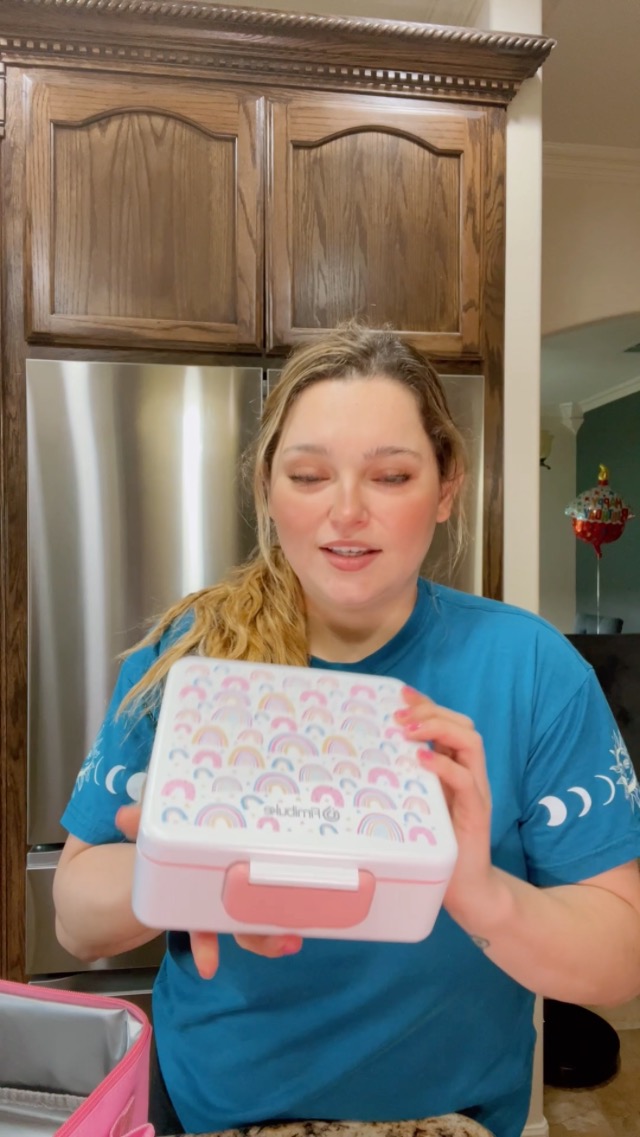 Watch a lunchbox that comes with everything your kid needs on Amazon Live