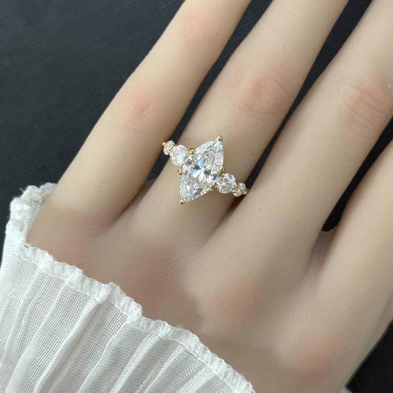 Obrączki ślubne złote damskie moissanit, 1 ct, oprawa 6-rapowa, szlif markizowy, 18K (750) żółte złoto – 1 ct obrączki ślubne, rozmiar damski 63 (20,1)