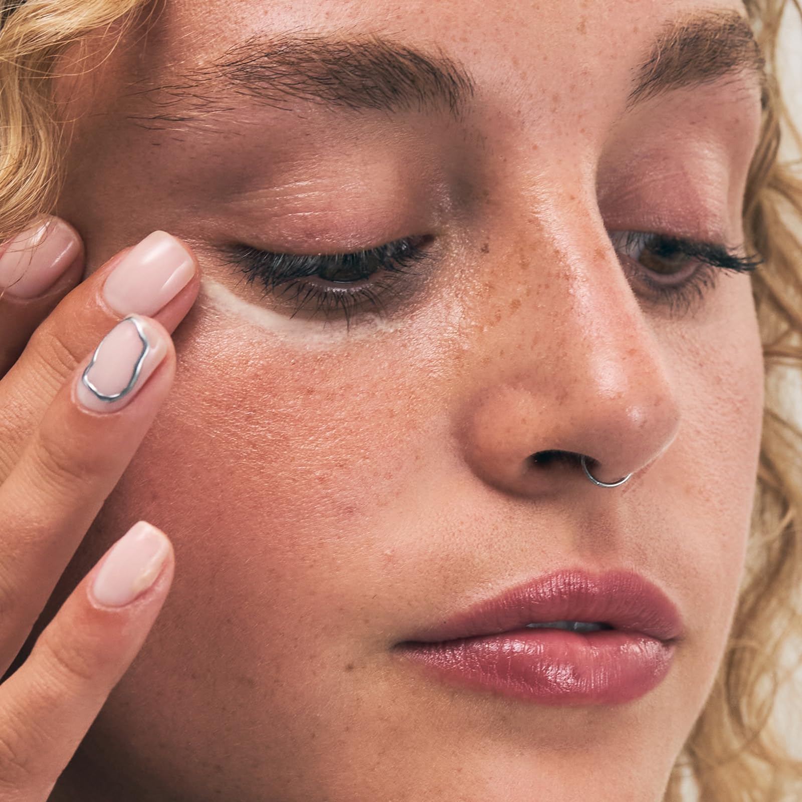 BINOMIAL - Eyes to Go | Contorno de Ojos con Cafeína | Sérum Facial con Ácido Hialurónico y Aloe Vera | Tratamiento Hidratante y Antibolsas | Skincare | 15ml