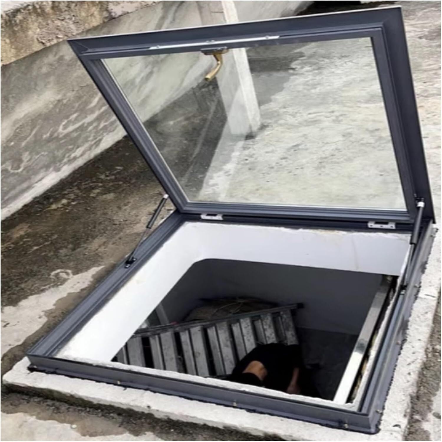 VUIKLCty Attic Roof Hatch, Double-layer Tempered Glass, Basement/sunroom/rainproof Exit Window Manhole Cover(84 * 84cm)