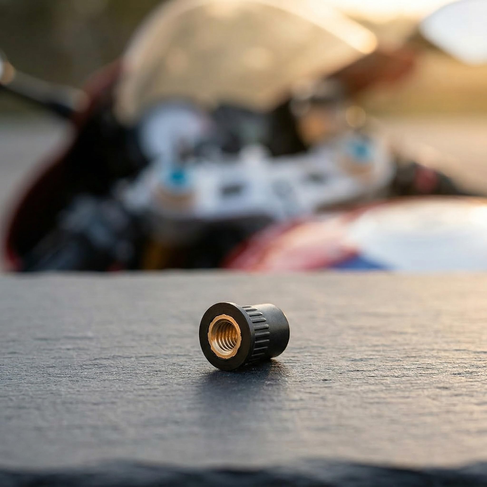 Kit Fissaggio M5 Moto, 10 Pezzi Viti in Alluminio con Dadi in Gomma e Rondelle Trasparenti, Set per Parabrezza e Carene Moto, Accessori di Fissaggio Antivibranti con Chiave a Brugola