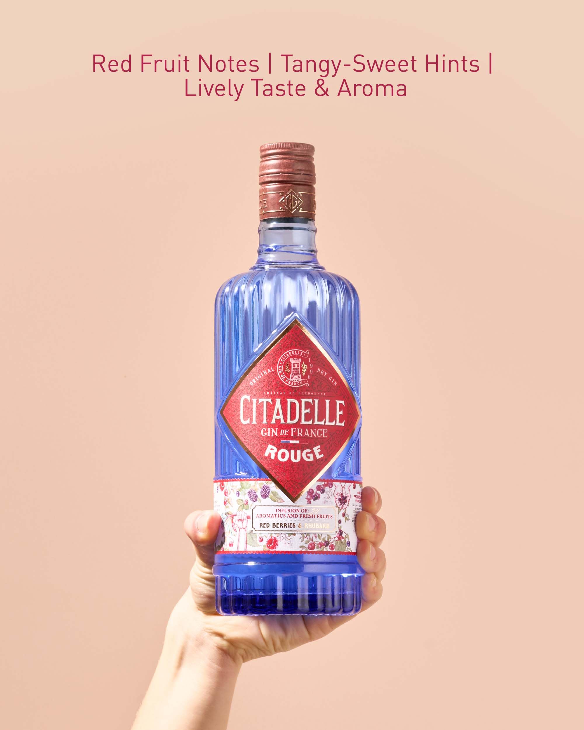 Citadelle, Gin Rouge, 700ml, Ideale per Gin Tonic Fruttato, Note di Frutti Rossi, Dolci e Piccanti, 24 Botaniche, Gin Artigianale Francese Distillato in Alambicco Tradizionale, Idea Regalo, 41,7% Vol.
