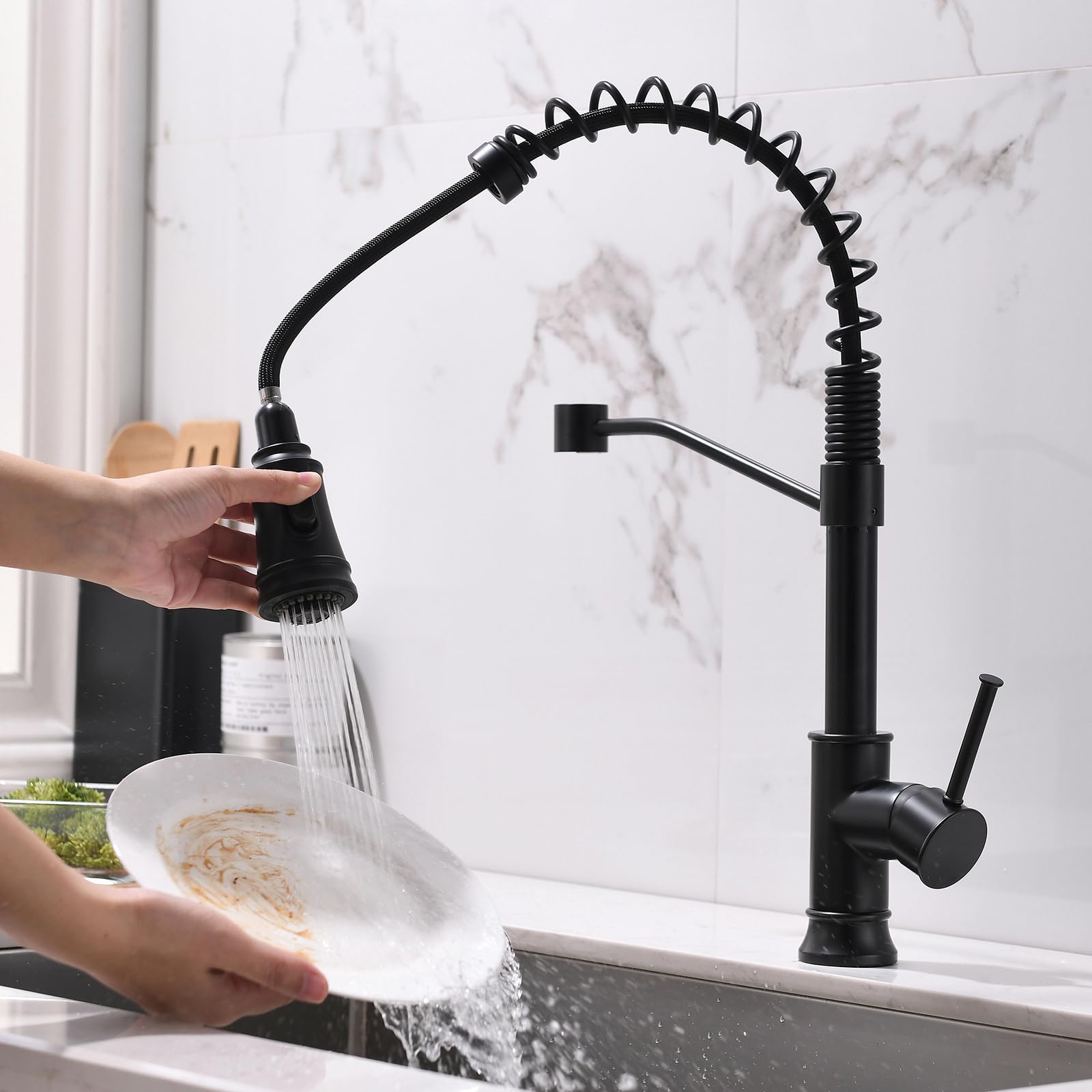 Robinet de cuisine extractible noir mat à poignée unique ergonomique