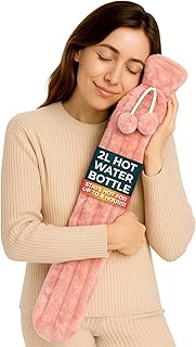 Botella de Agua Caliente Larga 2L – Botella Agua Caliente Rosa con Pompones para Alivio del Dolor, Calienta Manos y Pies – Lujosa, Suave y Lavable para Compresas Calientes y Frías