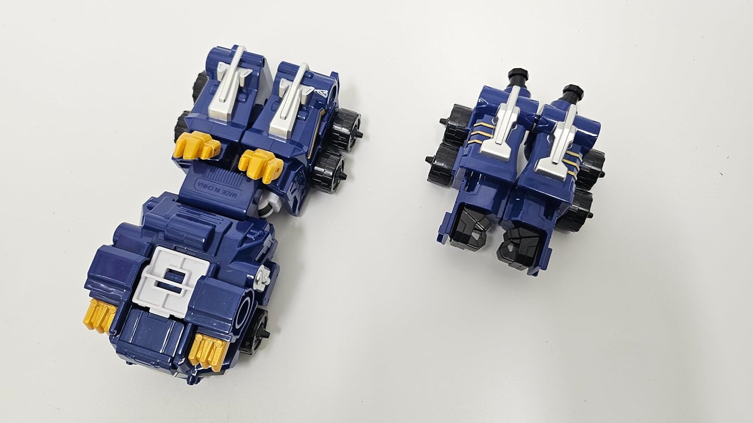 Tobot V Ultra Commander Transformation Robot - Robot Car Transformation 7in x 6 in x 3.5 in