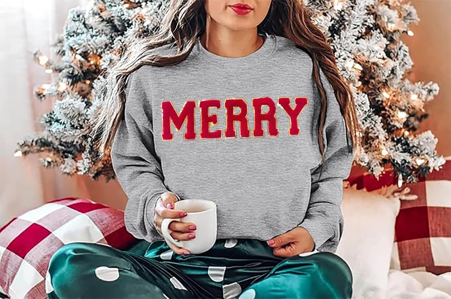 YALUCOR Women Christmas Sweatshirts Merry Christmas Pullover Tops Glitter Chenille Patch Merry Sweatshirt Xmas Gift Tops - Image 4