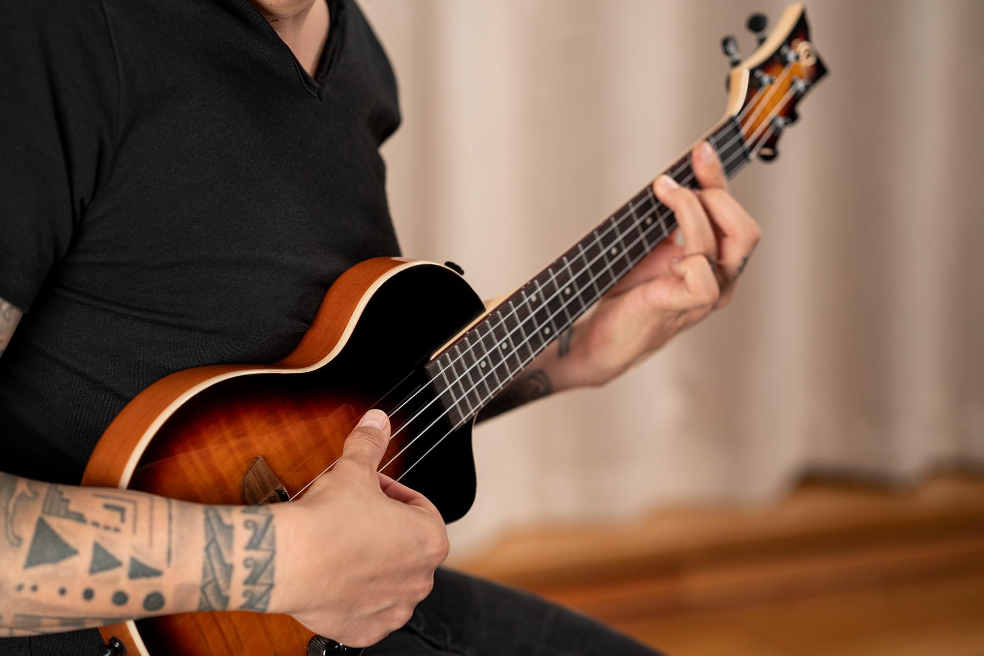 ORTEGA Neo Series - Ukulele tenore a 4 corde + custodia