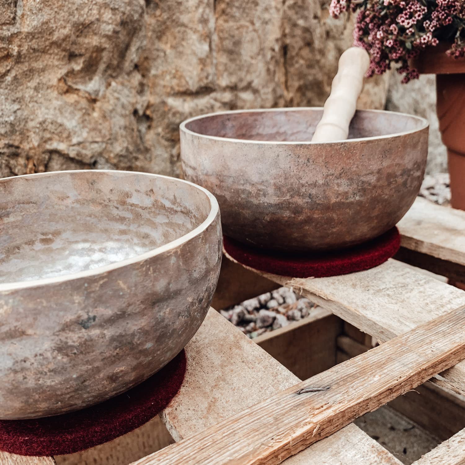 Meinl Sonic Energy SB-O-900 Singing Bowl Origin Series - Campana tibetana + grattugia per campana tibetana + panno in microfibra Keepdrum