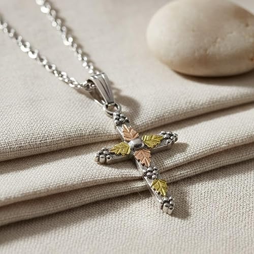 Miniatura 3 de Collar pequeño con colgante de cruz de pasión de plata esterlina para mujeres y adolescentes con detalles de oro de colinas verdes y rosas negras
