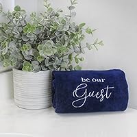Vista 2 de AuldHome Design Toallas de invitados (juego de 2, azul); toallas de mano con monograma Be Our Guest
