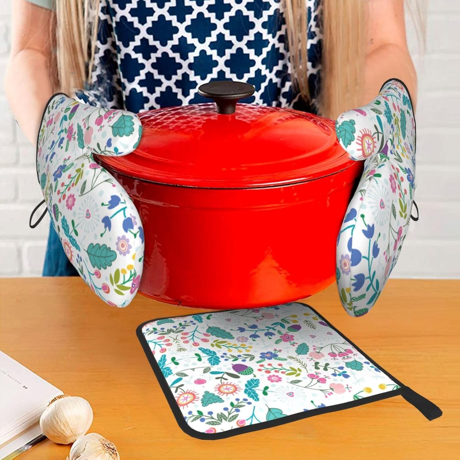Colored Doodle Flowers Print Heat Resistant Microwave Gloves, Used for Baking, Cooking, and Fashion Kitchen Essentials