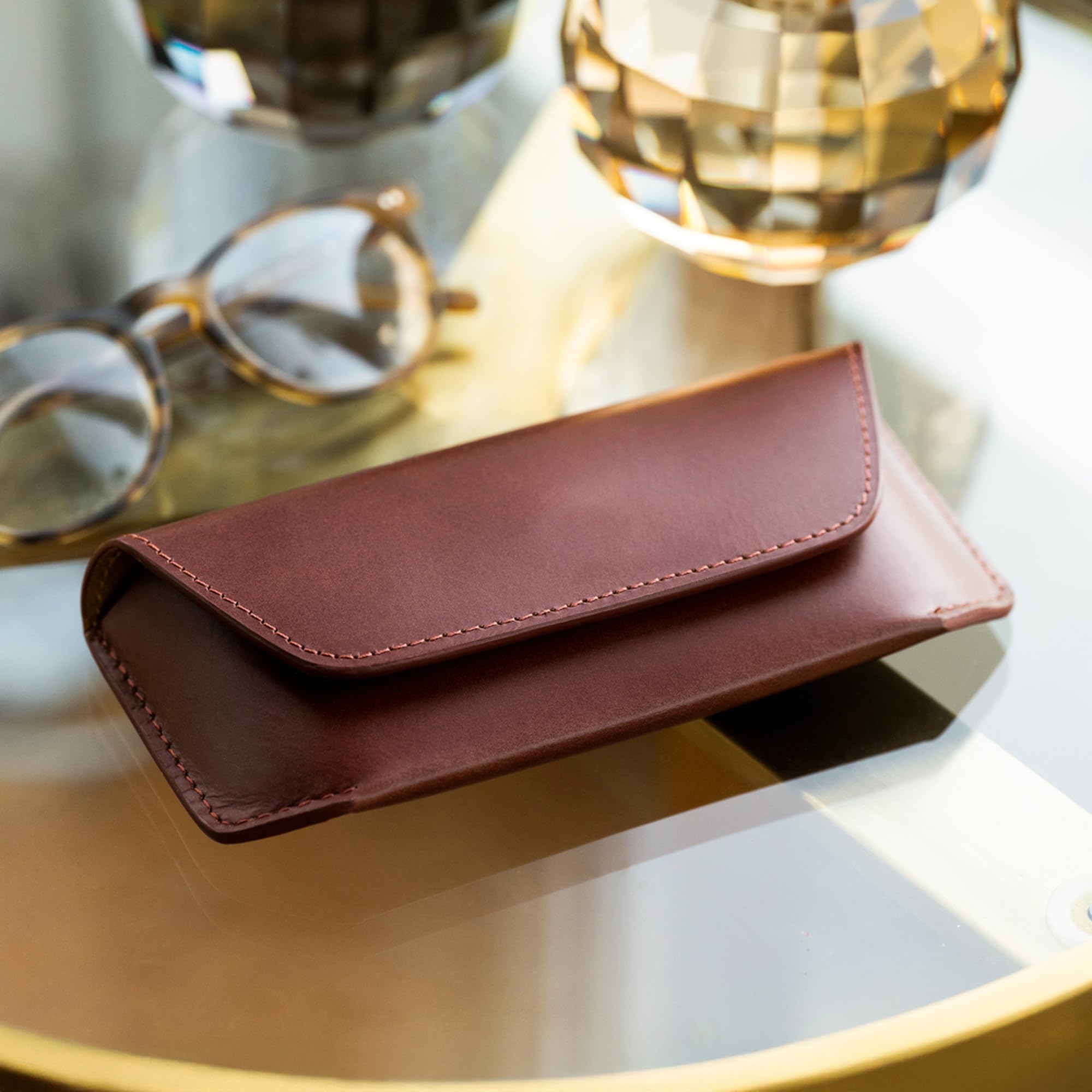 Torquato Brillenetui Leder, Büffelleder, Magnetverschluss, 17,5x8 cm | velourweiches Innenfutter, individuelle Patina, für Brillen und Lesebrillen, Geschenk mit Charakter