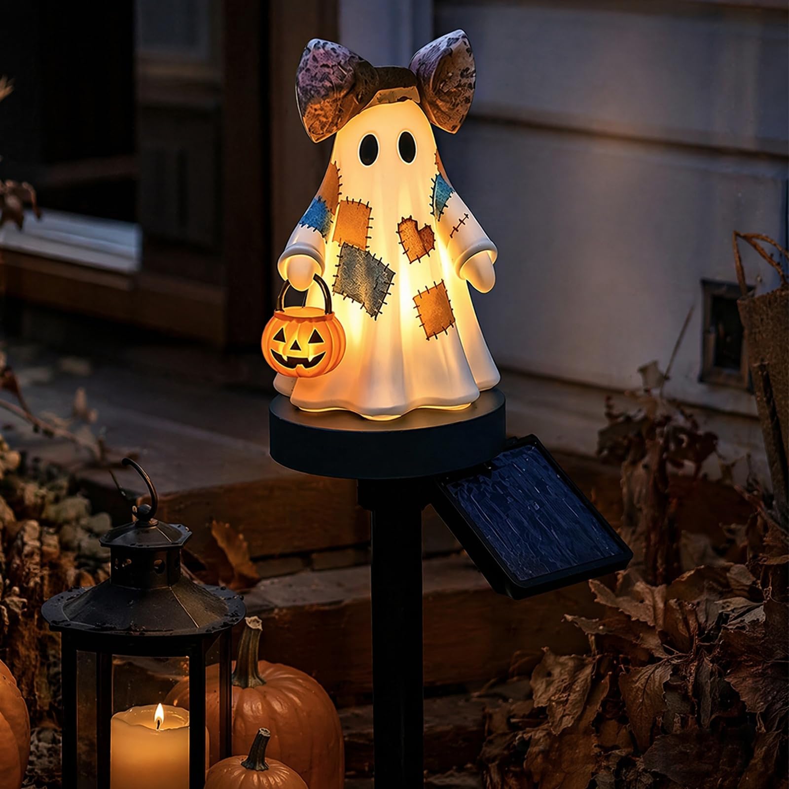 1PCS Vintage Patchwork Ghost Solar Stake Light, Patchwork Ghost Solar Garden Light with Bow and Pumpkin Lantern, Halloween Light Up Ghosts Fall Figurine Decoration for Mantel Shelf Entryway Porch