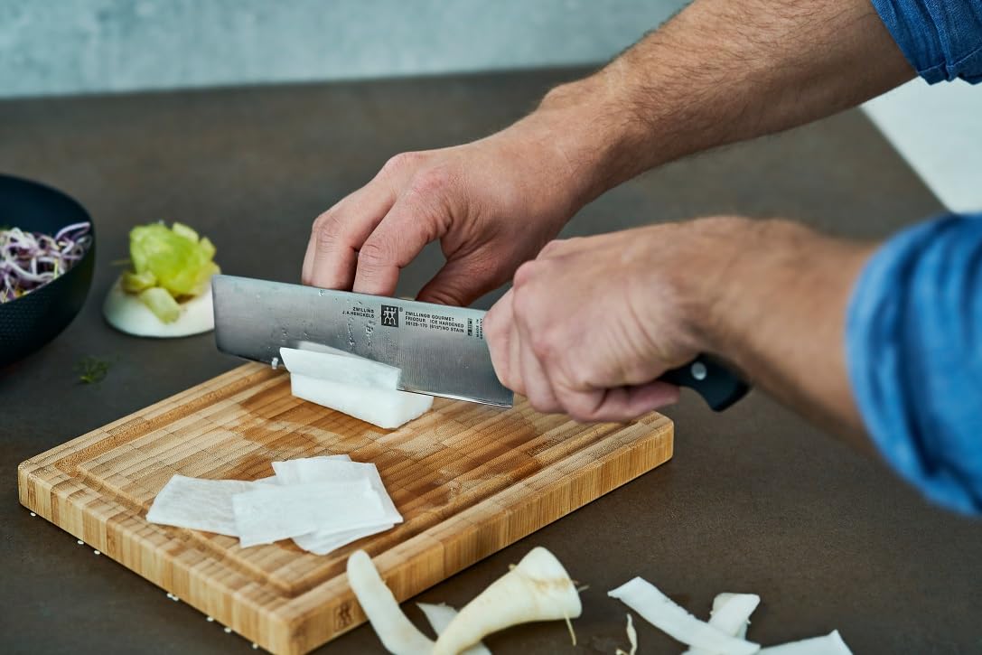 ZWILLING Gourmet Nakiri Messer, 17 cm, Rostfreier Spezialstahl, Ergonomischer Kunststoff-Griff, Schwarz - Made in Germany
