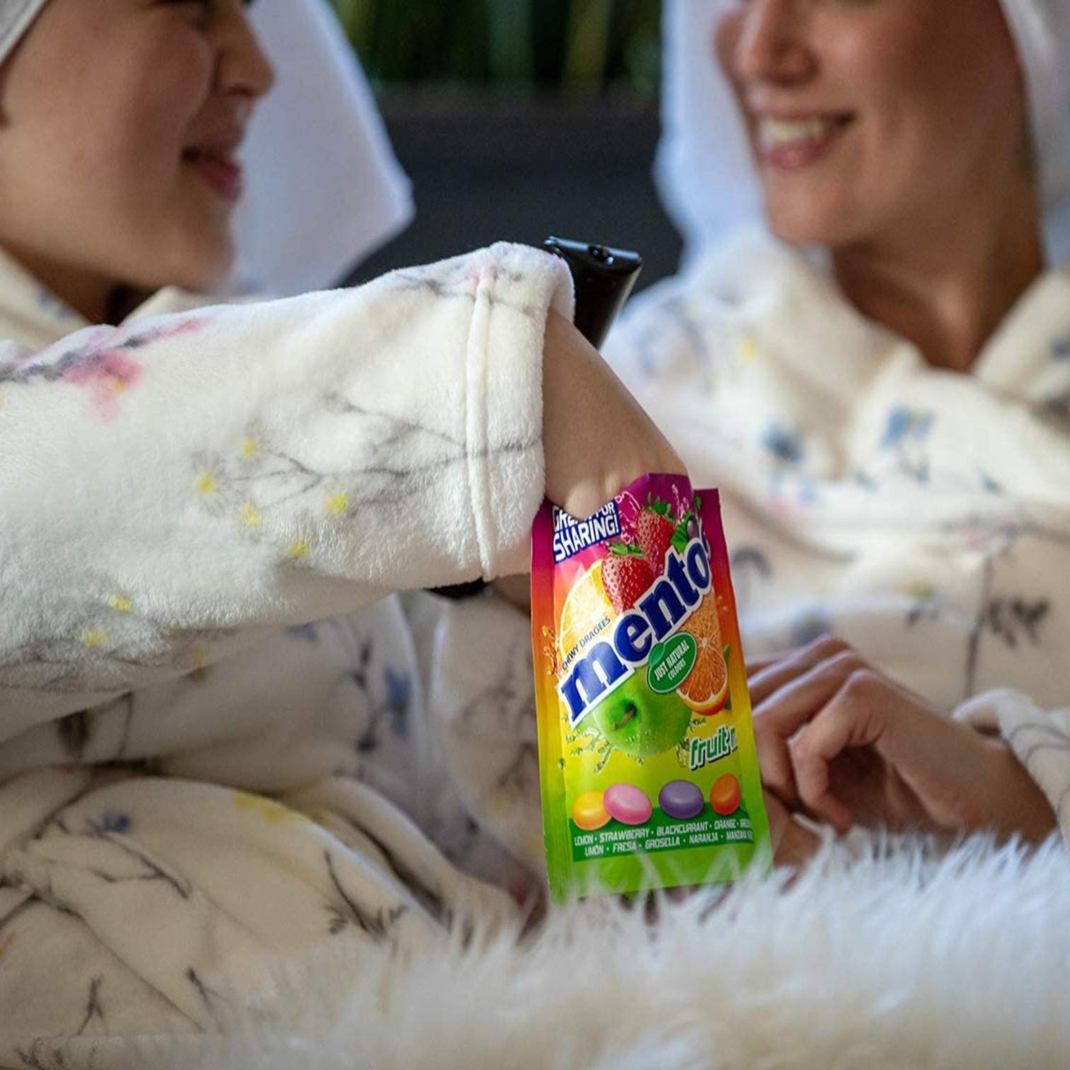 Mentos Fruit Mix, Caramelle Confettate, Gusto Limone, Fragola, Ribes Nero, Arancia, Mela Verde, Confenzione con 7 Buste Richiudibili, Formato Pratico e Comodo da portare Sempre con Te