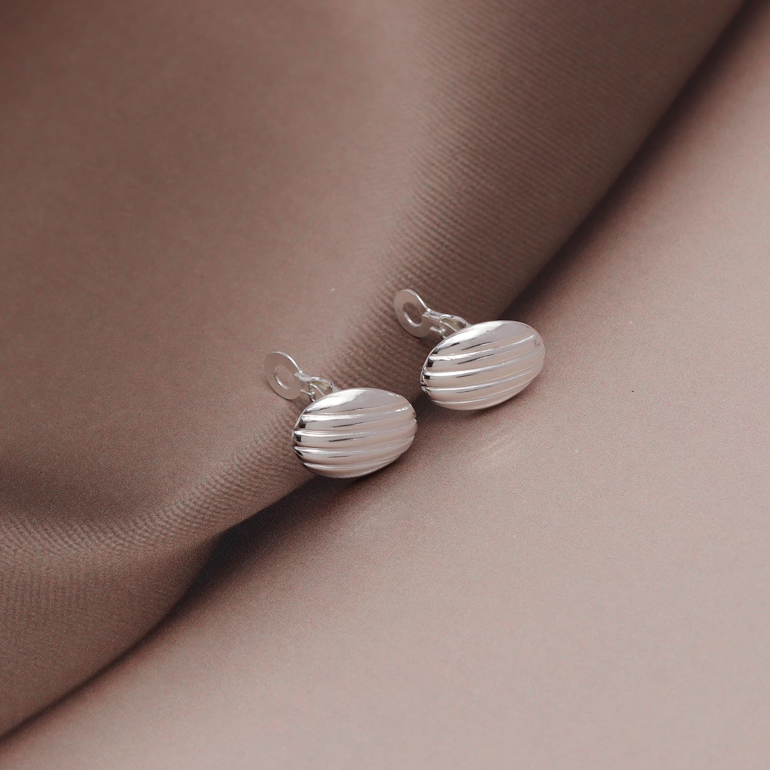 LeCalla Clip-Ohrstecker aus 925 Sterlingsilber | Kleine bis mittelgroße Halbcreolen für Damen ohne Ohrlöcher | Elegante Clip-Ohrringe für Frauen