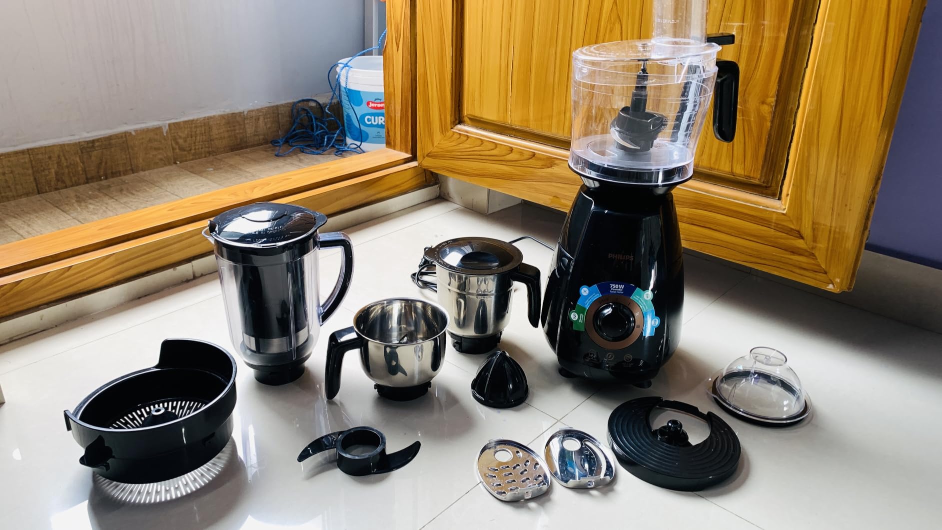 Philips HL7707/00 750W mixer grinder with 4 jars