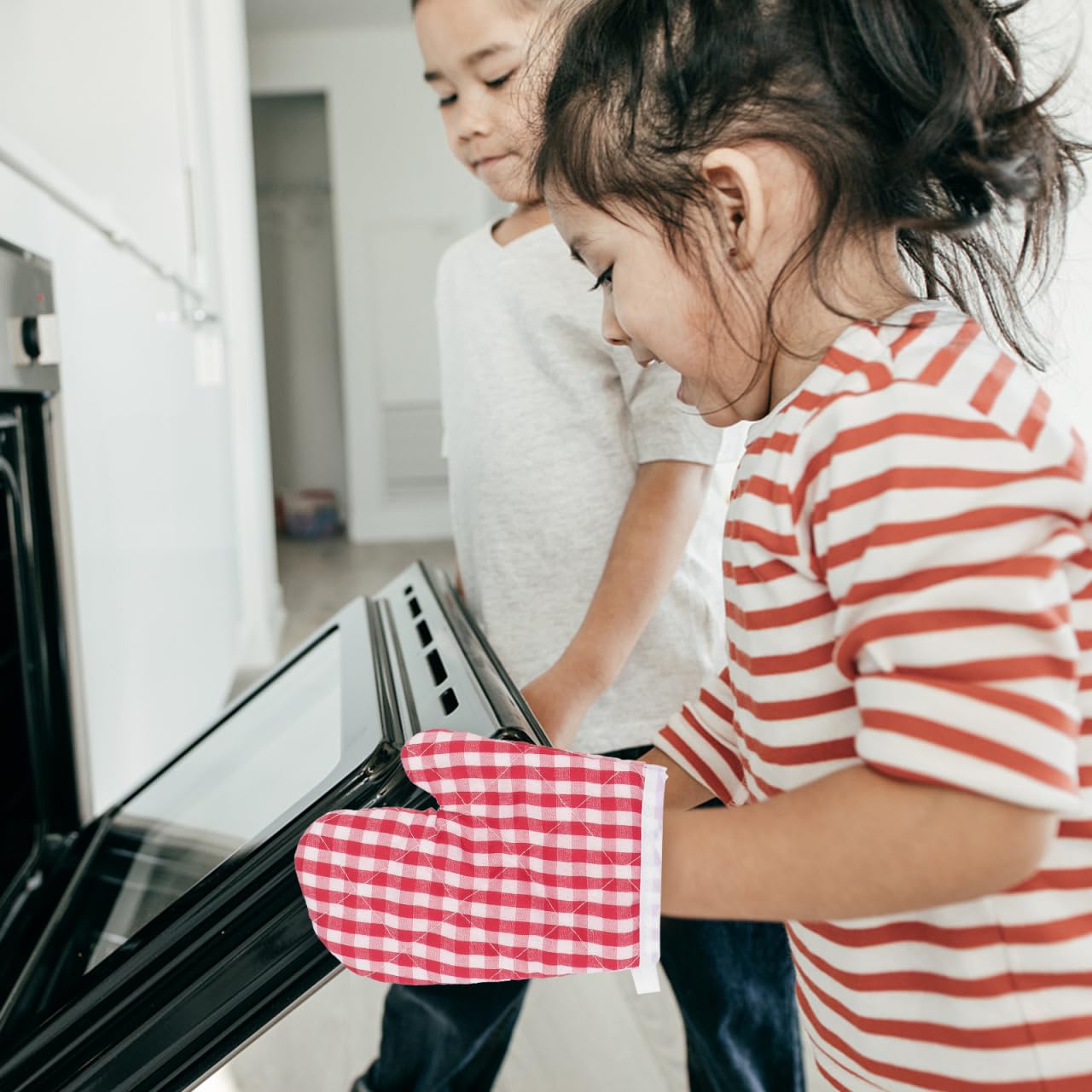 Cabilock Kids Oven Mitts Set Of 2 - Heat Resistant, Red Polka Dot Design, For Ages 6-12 Play Kitchen