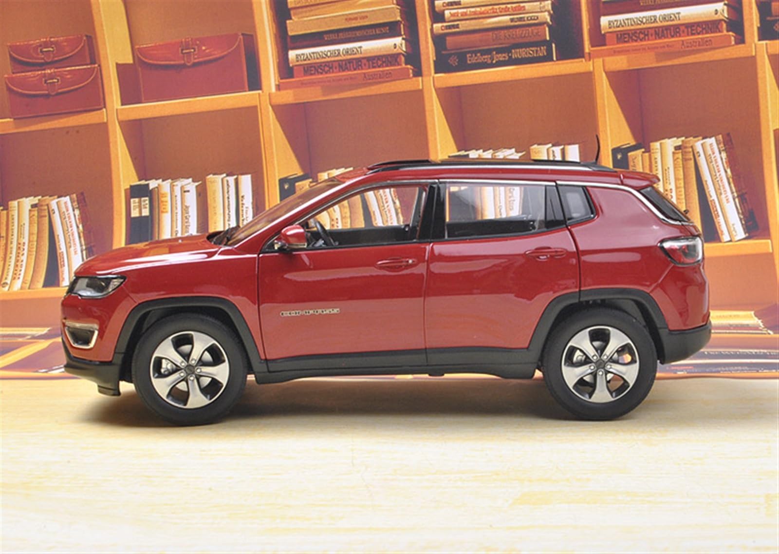 ★スケールモデルカー 1/18 スケール　Jeep ジープ M624　コンパス Amazon.co.jp: ミニカー スケールモデルカー 1:18 スケール