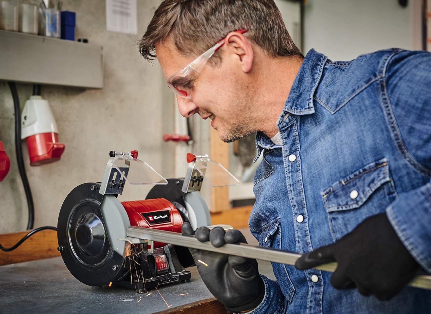 Einhell Doppelschleifer TC-BG 150 (max. 150 W, Ø150 x ø32 x 16 mm Schleifscheiben, Funkenschutz, Formkorrekturen und Anschliffe, inkl. Grob- und Feinschleifscheibe K36/K60)