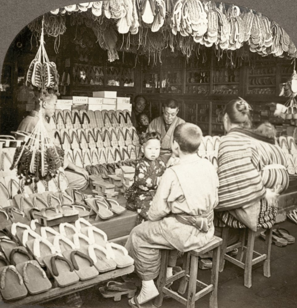 nao海外shopgallery Japan Shoe Store C1910 Nan Open-Air Shop Selling Flip-Flops