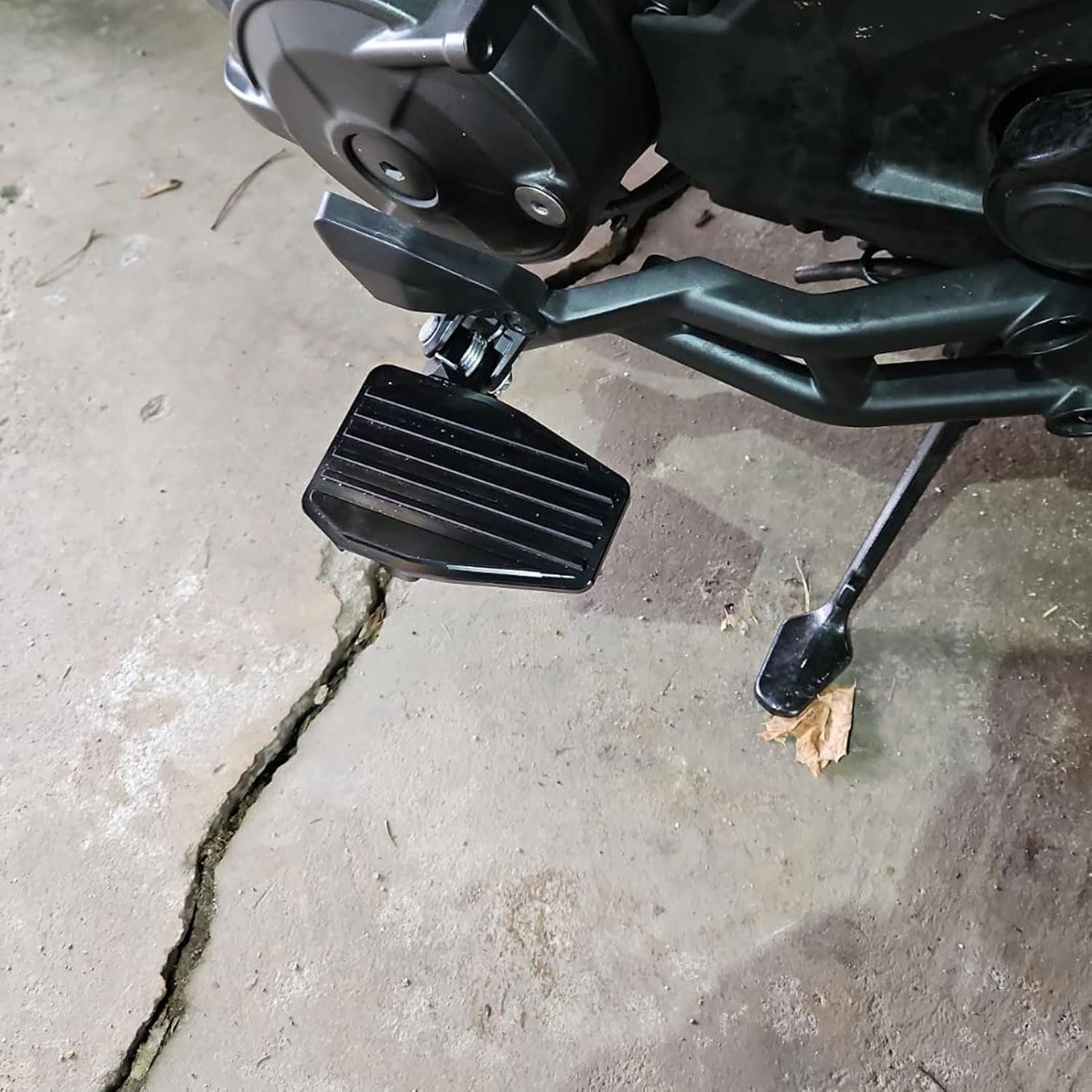 Motorcycle Wide Foot Controls Folding Foot Pegs Rest Pedal Pad Footpegs fit for Ho-n-da Rebel 1100 CMX 1100 2021 2022 2023 2024 2025 CMX1100 footrest Parts Accessories (Black)