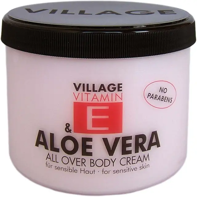 Village Cosmetics Aloe Vera Vitamin E Körpercreme 500 ml - Frischer Duft für zarte Haut