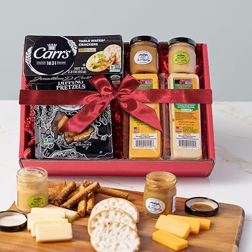 Wisconsin Cheese Company - Cesta de regalo de queso gourmet especializada, 100% queso cheddar de Wisconsin y queso Pepper Jack, pretzels gourmet,