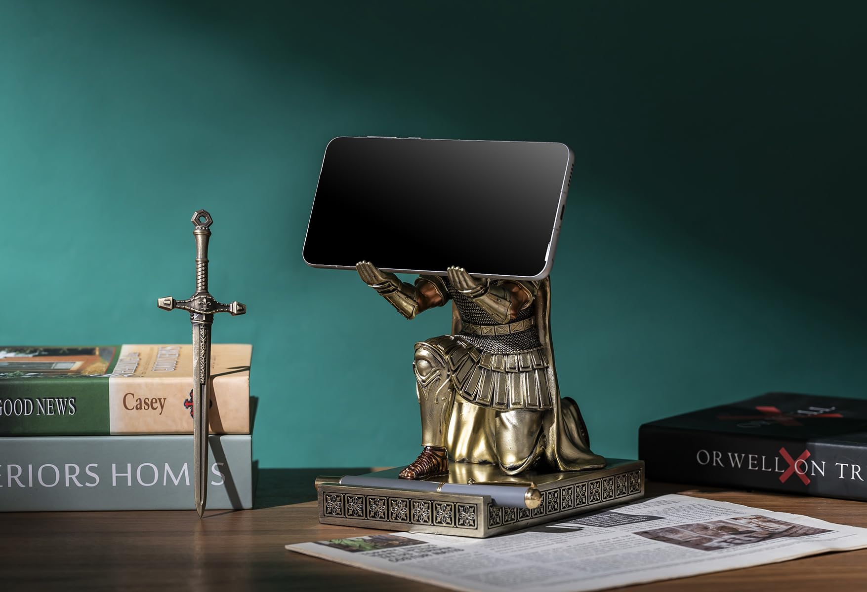 Centurion Cloak Warrior Knight Stifthalter, Handy-Ständer, Schreibtisch-Organizer und Zubehör als Geschenk für Büro und Zuhause (Bronze)