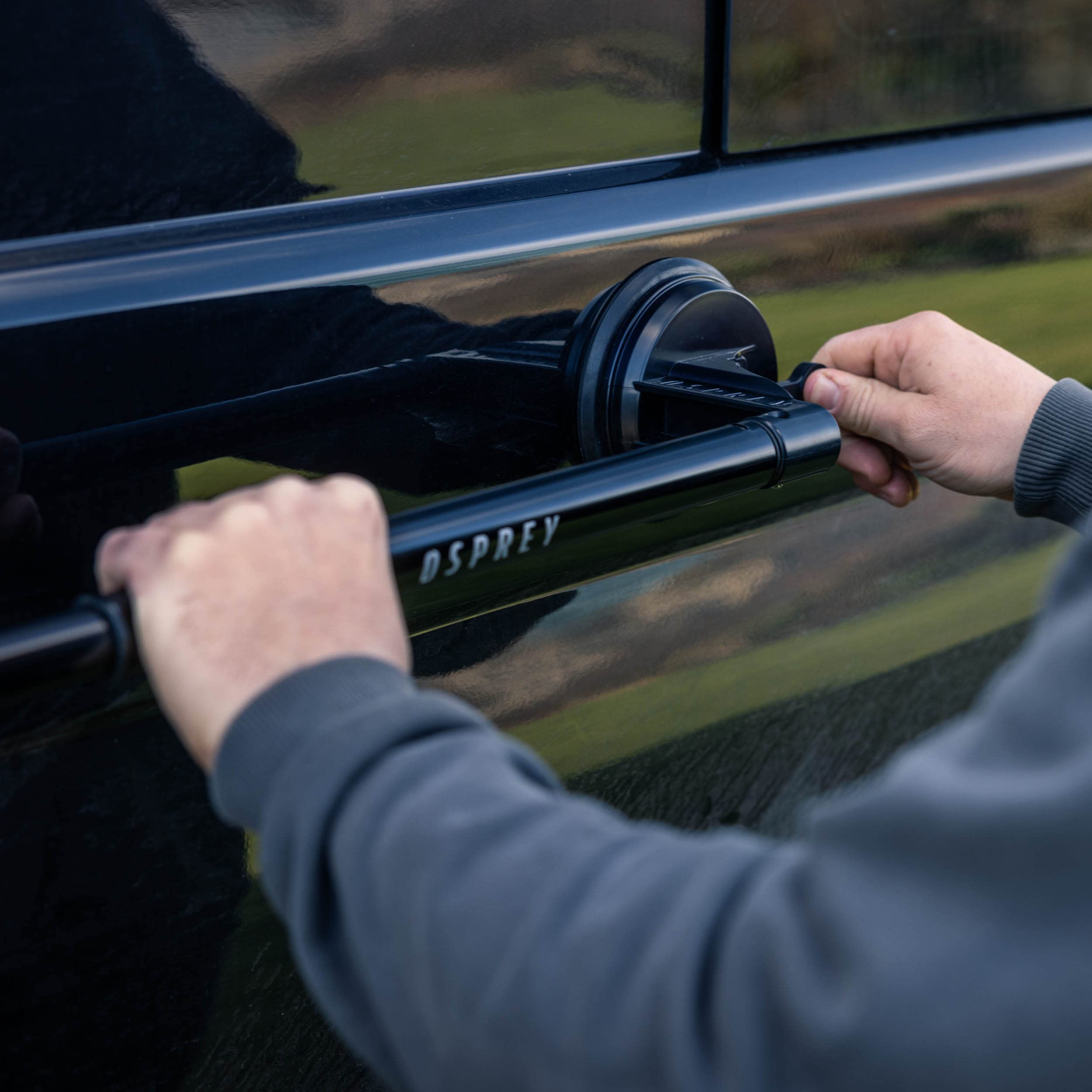 Osprey Cintre Extensible Robuste pour Combinaison de plongée et Combinaison sèche, avec ventouses pour Un séchage Rapide, s'adapte à Deux Combinaisons de plongée