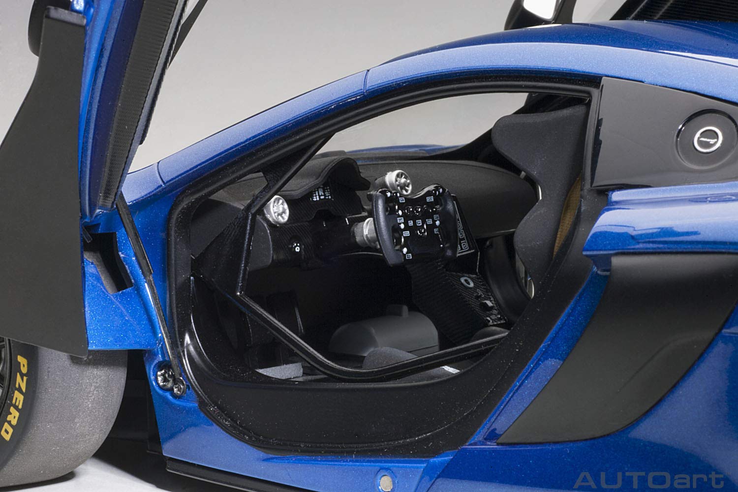 Amazon | AUTOart 1/18 マクラーレン 650S GT3 メタリックブルー 完成