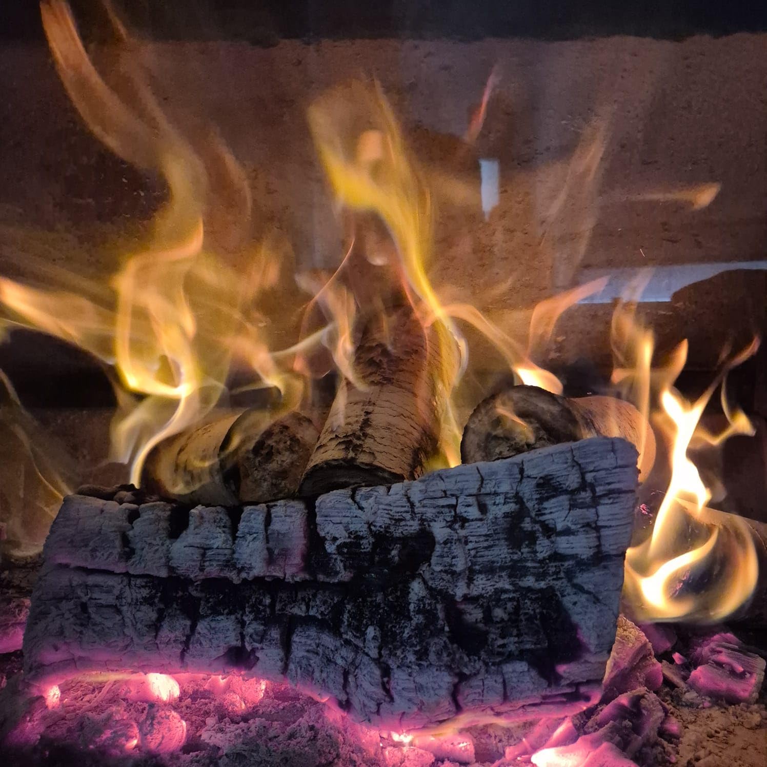Tronchetti da ardere per camino 50 kg, in legno pressato, 5 cartoni da 10 kg, Senza Additivi, 100% Made in Italy