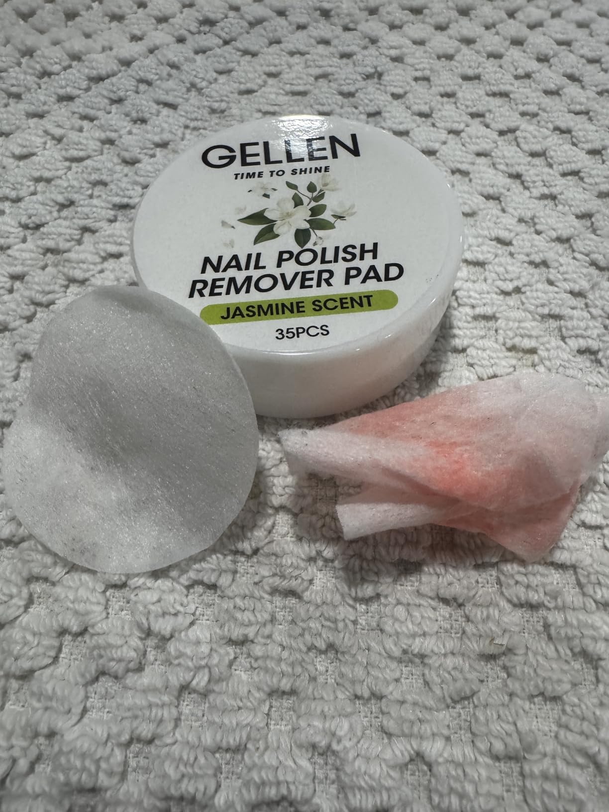 Gellen Nail Polish Remover Pads, Perfect for Travel, Outdoor | Non-Acetone, Jojoba & Vitamin E | 140pcs Lavender Scent Wipes For Finger Toe Nails, No Leakage, Looks Dry But Works, Not for Gel Polish