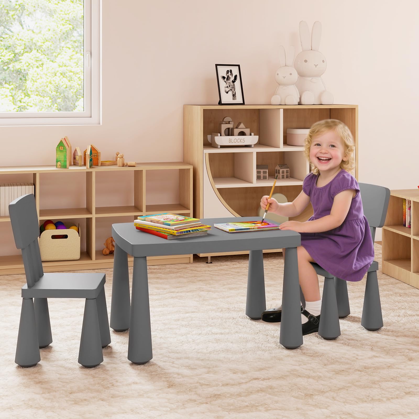 DREAMADE Kindertisch mit 2 Stühlen, 3tlg. Kindersitzgruppe mit abgerundeten Kanten zum Lernen & Essen & Spielen, Sitzgruppe aus Kunststoff, Kindermöbel Set für Mädchen und Jungen (Grau)
