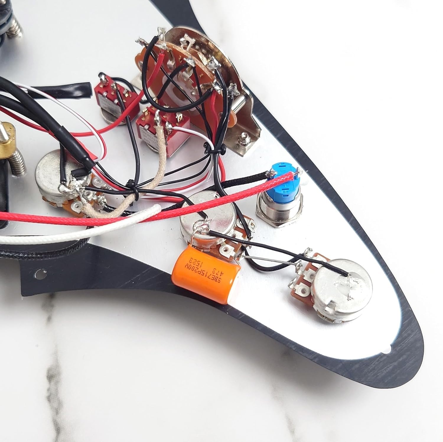 Gitara leworęczna wstępnie okablowana, ładowana Pickguard, z przetwornikami HSH single-coil/Humbucker, przełącznik wyciszania rozdzielania cewki, osłona kostki do gitary Fender Strat Części zamienne