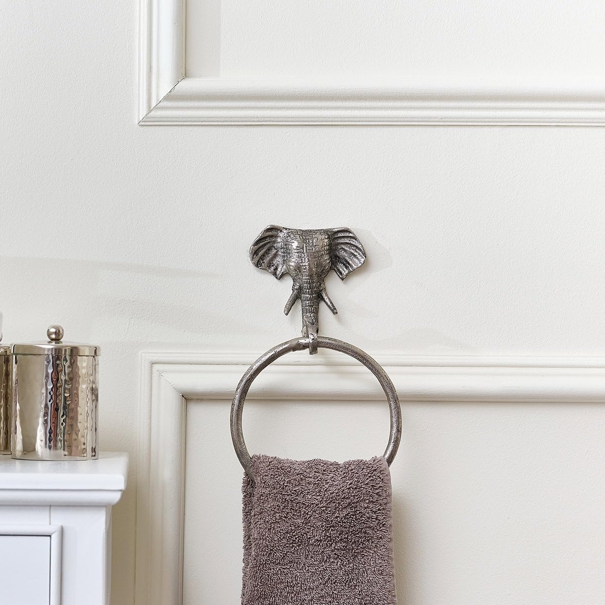 Melody Maison Metallic Silver Elephant Towel Ring