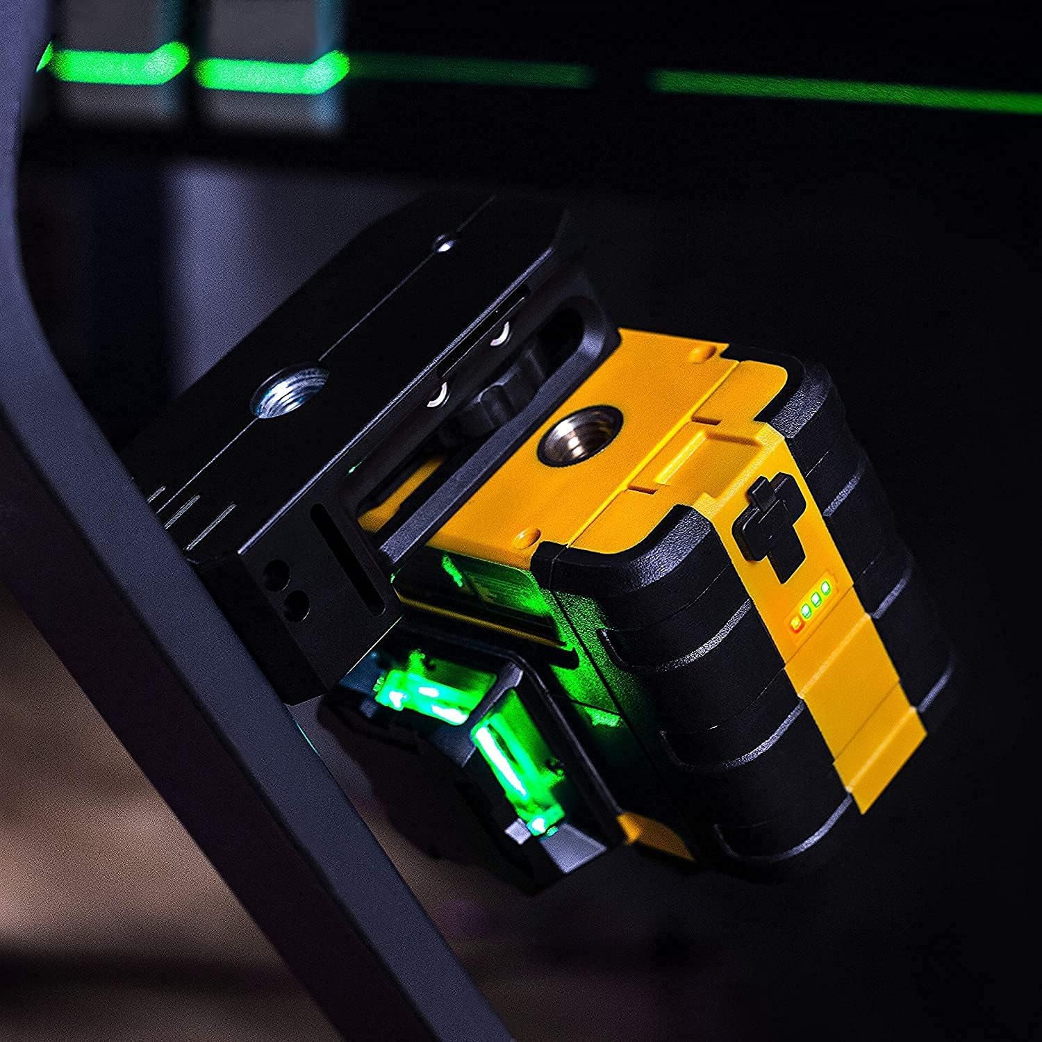 KAIWEETS Self Leveling Laser Level 3 X 360, Construction 3D laser level for Picture Hanging, Horizontal/Vertical Line Laser, Magnetic Adapter, Carrying Case (KT360A) : Everything Else