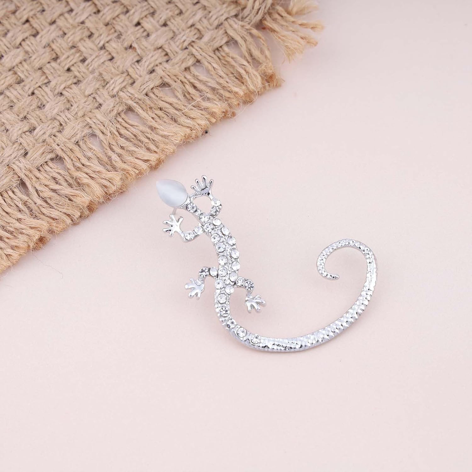 Vintage Crystal Gecko Ear Cuff Wrap Earrings Rhinestone Lizard Ear Climber Earrings Gold Cz Gecko Wrap Around Earrings Lizard Cartilage Ear Clip Earrings Jewelry for Women (Gold)