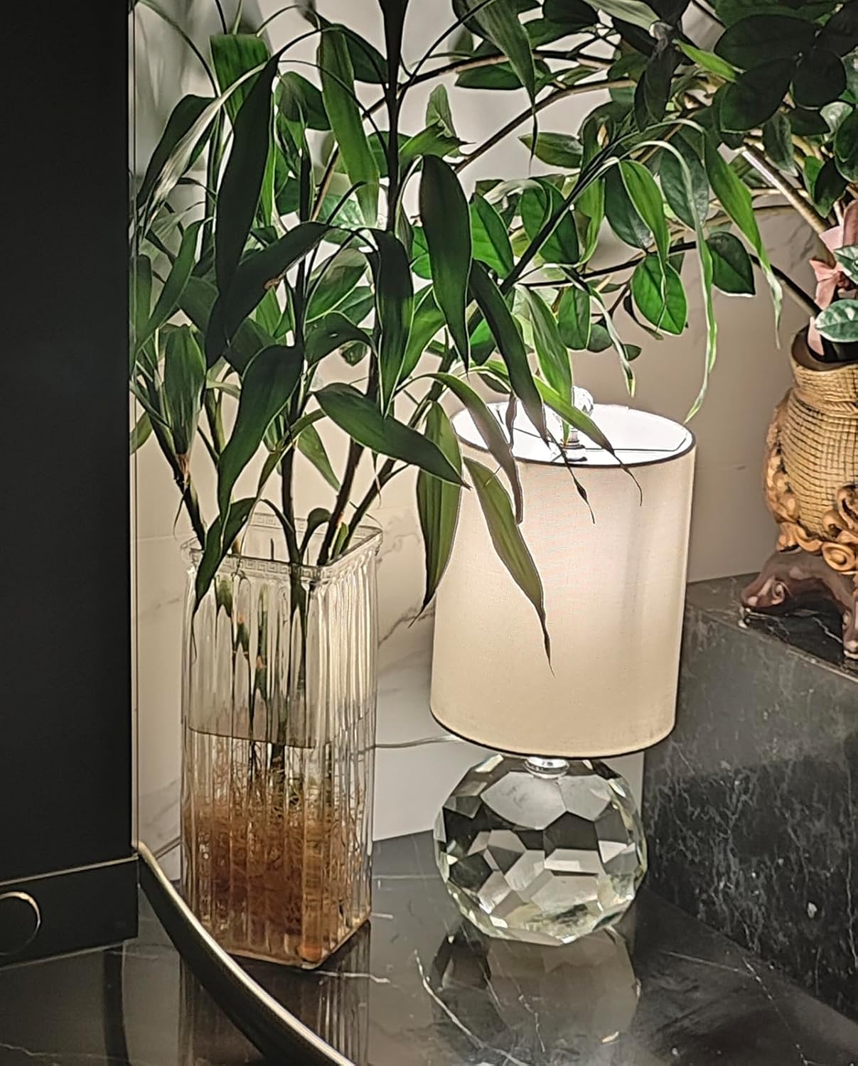 Pineapple-Shaped Crystal Table Lamp,Multi-Faceted Solid Crystal Lamp with LED Bulb (Warm White, 3000K),Suitable for Living Room, Bedroom, Office,cabinets, Side Tables and Other Spaces