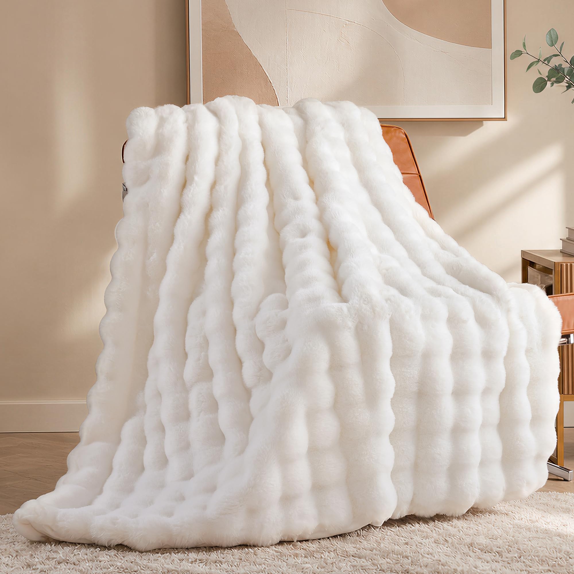 Plushpod Women's Cream Faux Fur Throw Blanket For Sofa - Luxury Silky Soft & Warm Pastel Fluffy Cosy Faux Rabbit Fur, Sweet Plush Bubble Blanket For Couch & Bed, For Mom, Home Decor Gift, 127X152cm