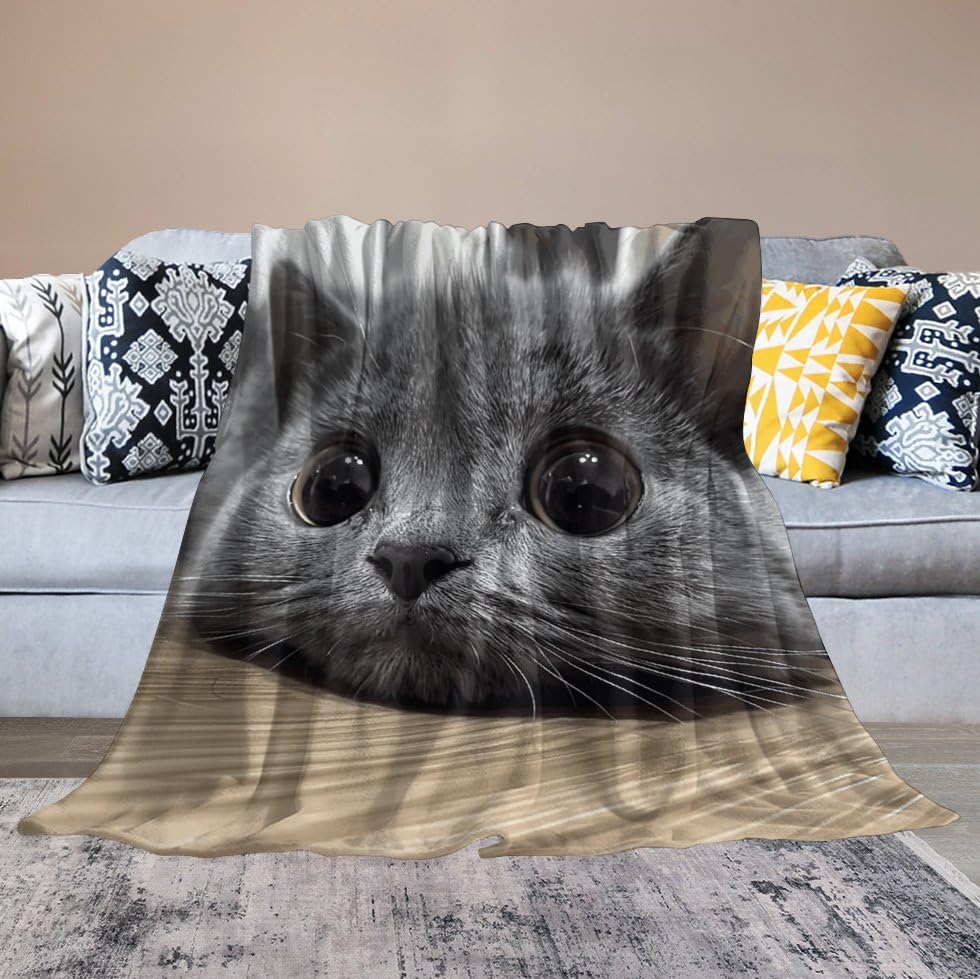 Couverture en micro-polaire pour vos soirées cocooning devant la télé sur le canapé