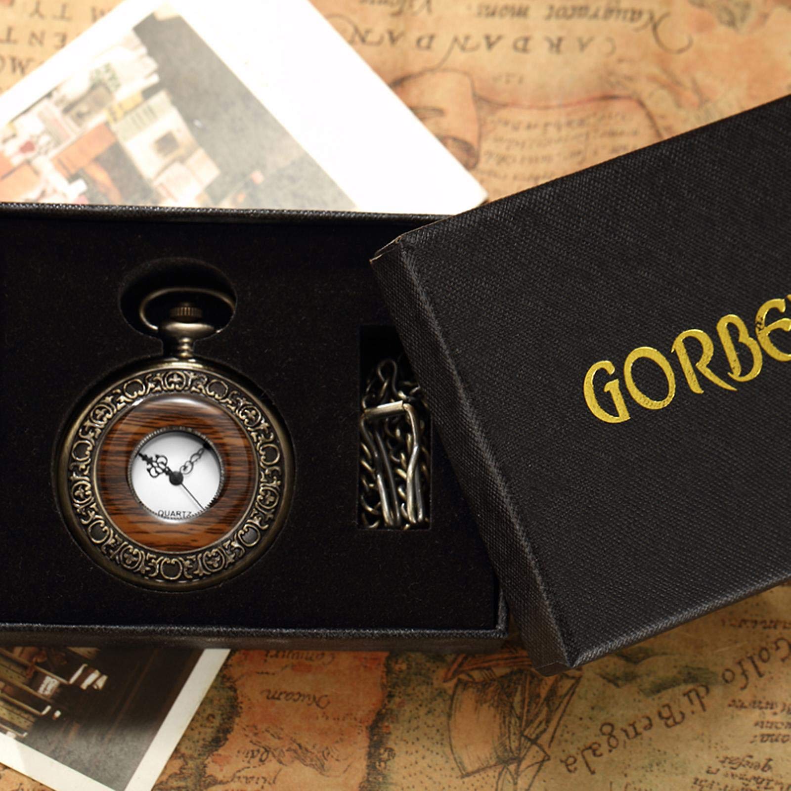 Orologio da tasca con catena e medaglione, quadrante cavo