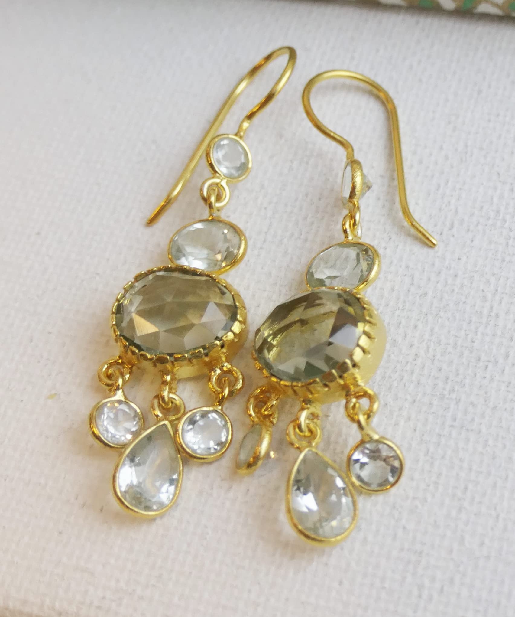 Orecchini Pendenti con Ametista Verde Sfaccettata in Argento 925 | Placcato Oro - Gioielli Eleganti Fatti a Mano da 5 cm - Design Raffinato per Cerimonia, Sera, Regalo Donna