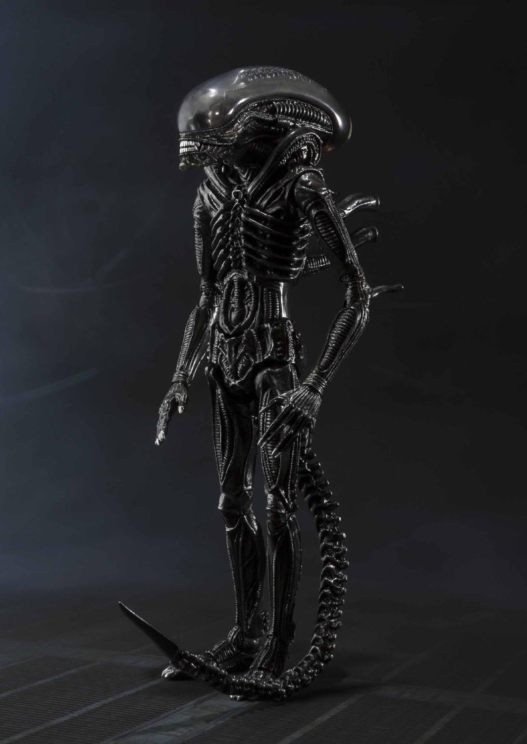 TAMASHII NATIONS Bandai S.H. Monsterarts Alien Big Chap Alien