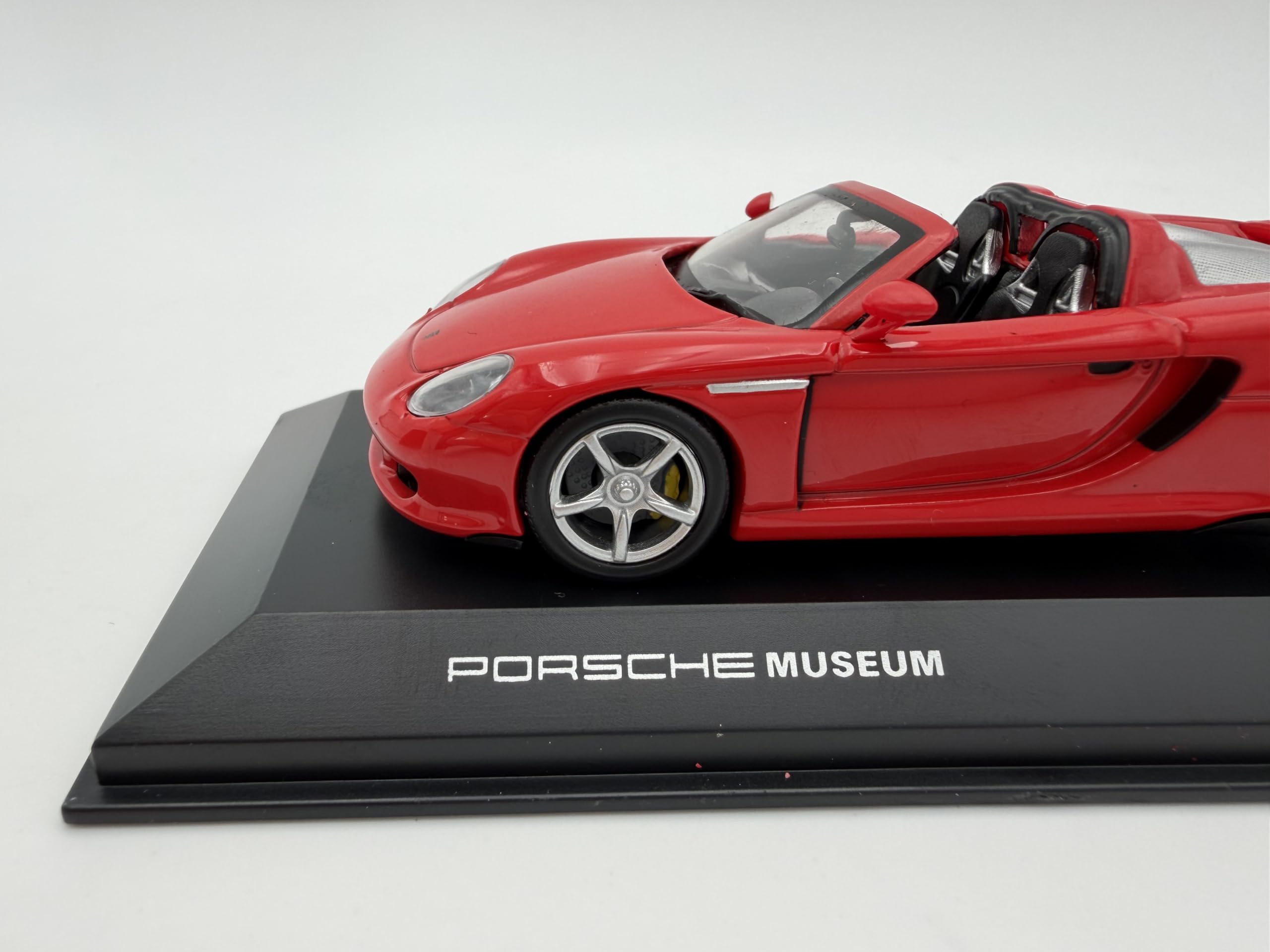 Porsche Carrera GT Modellauto 1:43, rot - Detailgetreues Sammlermodell I GT Marketing I Miniatur Fahrzeug (Museum Edition)