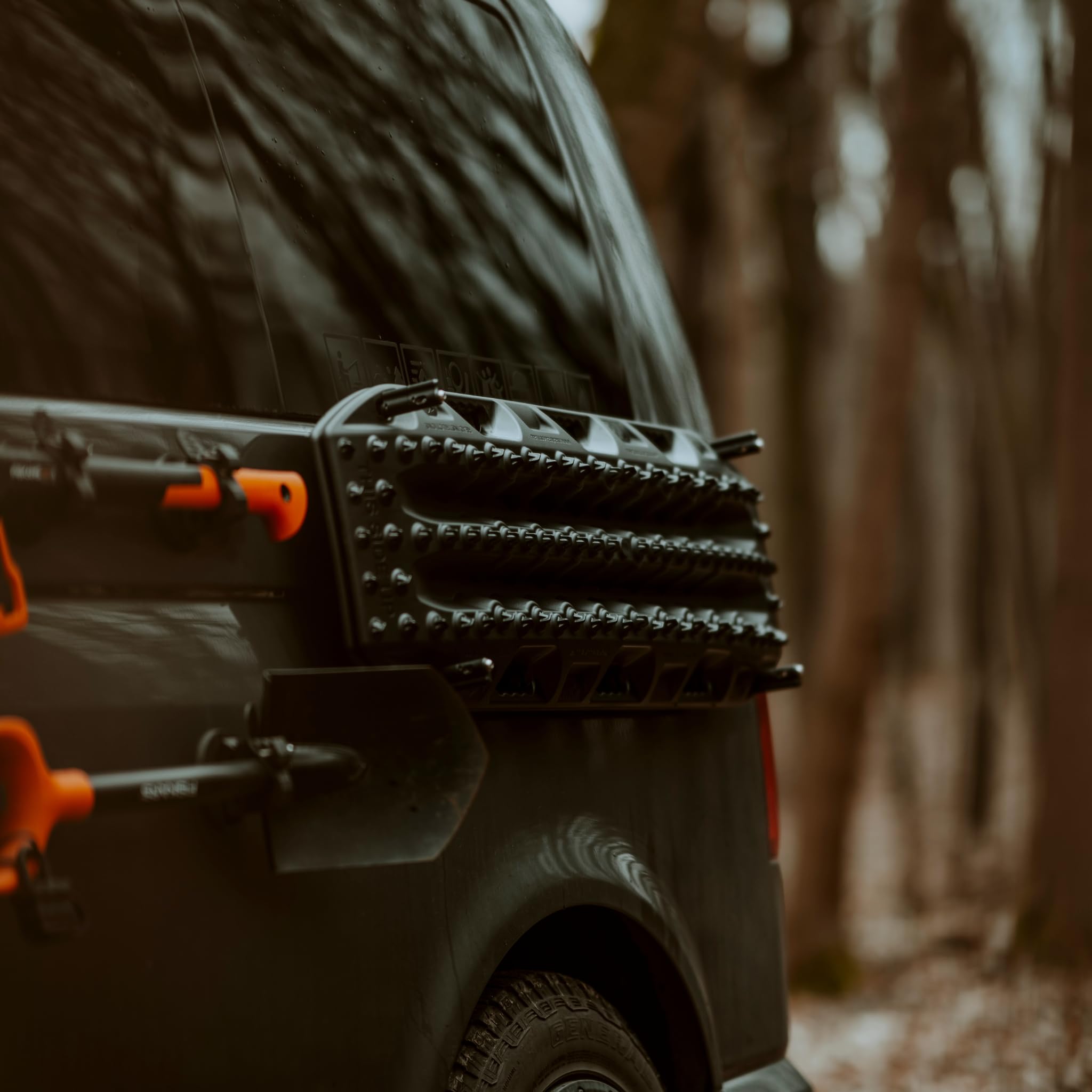 MAXTRAX MKII Sandbleche schwarz mit magnetischer Halterung von Campnetic | Sandboards mit Magnethalterung zur Befestigung ohne Bohren, Recovery Boards , für Offroad Camper, Vans & 4x4 Camping
